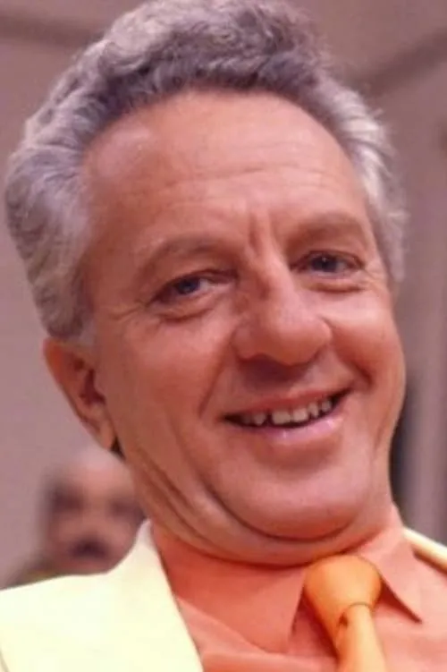 Rogério Cardoso interpretando a Padre João