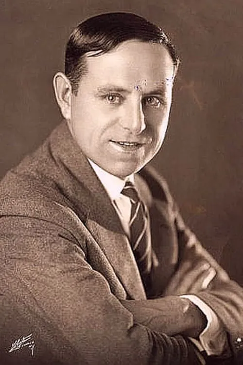 Romaine Callender interpretando a Butler (uncredited)