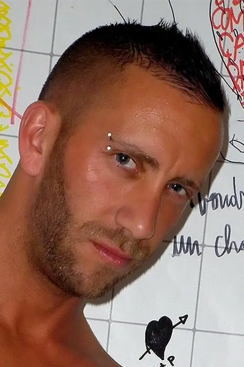 Issac Jones ha trabajado con Romeo Courtois en 3 ocasiones