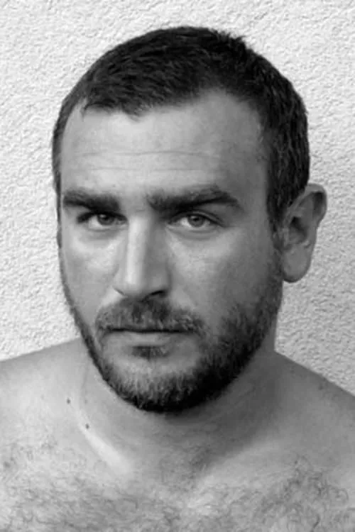 Nassim Iazouguen ha trabajado con Roméo Escala en 1 ocasiones