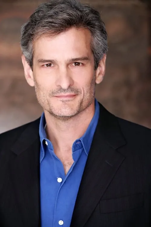 Ron Ostrow interpretando a Mr. Anderson