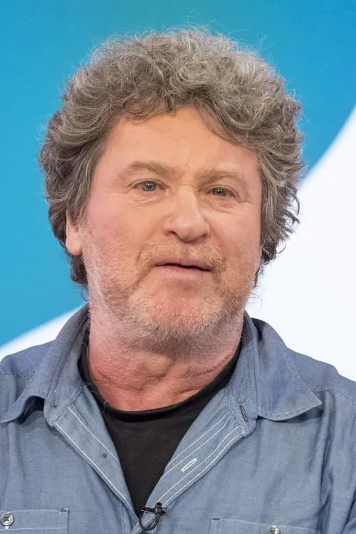 Rory McGrath interpretando a Self