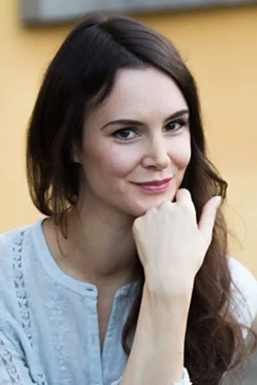 Rosalie Wolff interpretando a Vicky