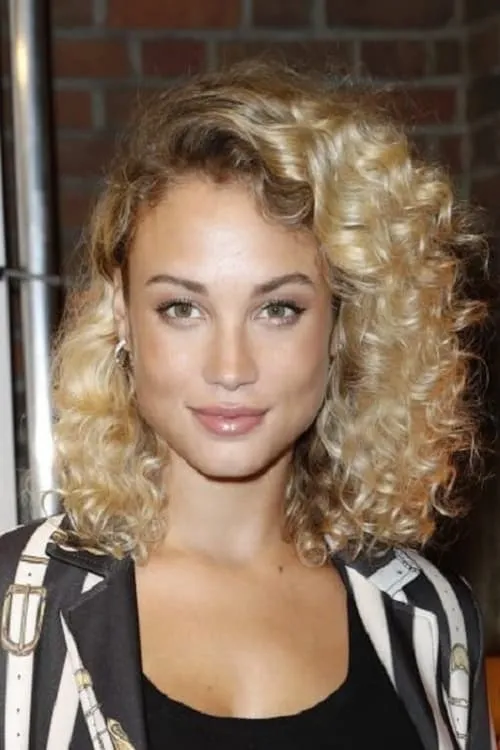 Rose Bertram interpretando a 