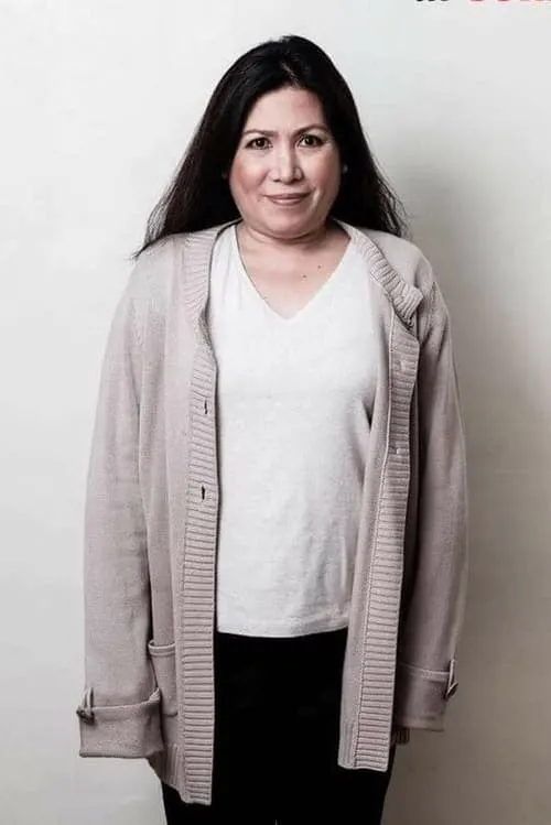 Roselyn Perez interpretando a Dolores