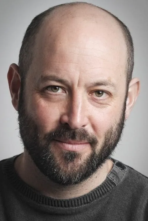 Ross Waiton interpretando a Newman