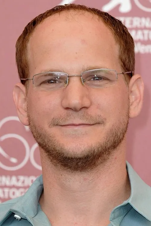 Rotem Keinan interpretando a Zvi Zamir