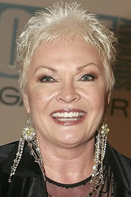 Rowena Wallace interpretando a Nancy Petersen