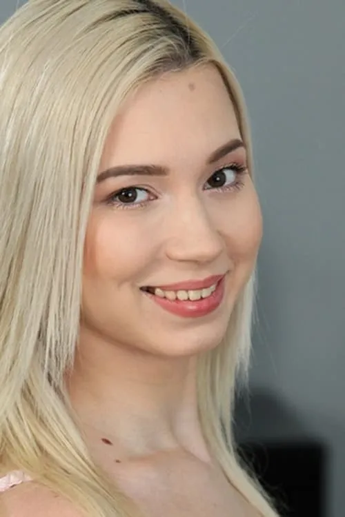 Roxy Risingstar en su biografía y filmografía