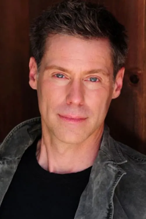 Everett Sifuentes ha trabajado con Roy Samuelson en 1 ocasiones