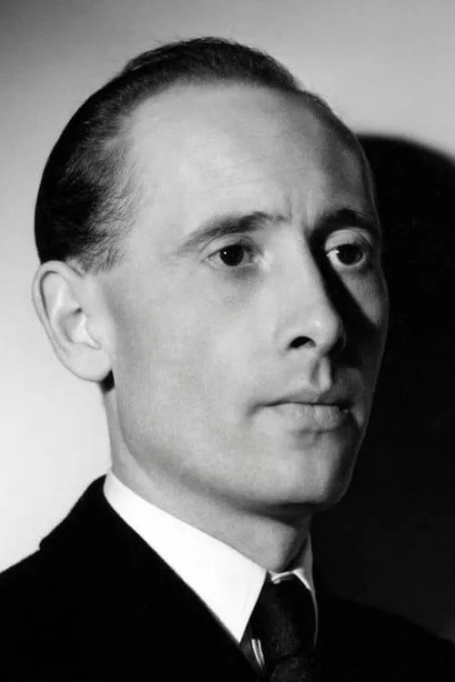 Roy Ward Baker interpretando a Himself