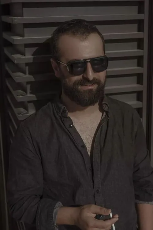 Rozha Fayaq interpretando a Kurdo