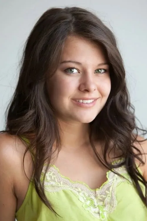 Ruby Chase O'Neil interpretando a Sophie Theary