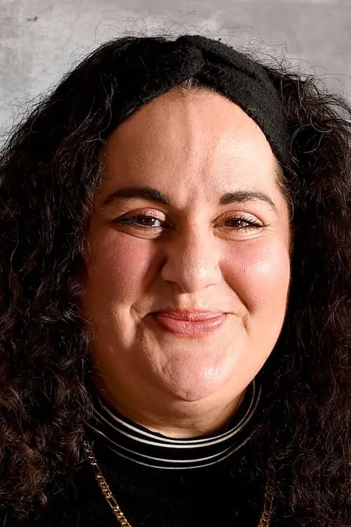 Ruha Taslimi interpretando a Ms. S