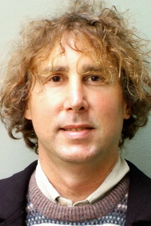 Russell Becker interpretando a Thomas