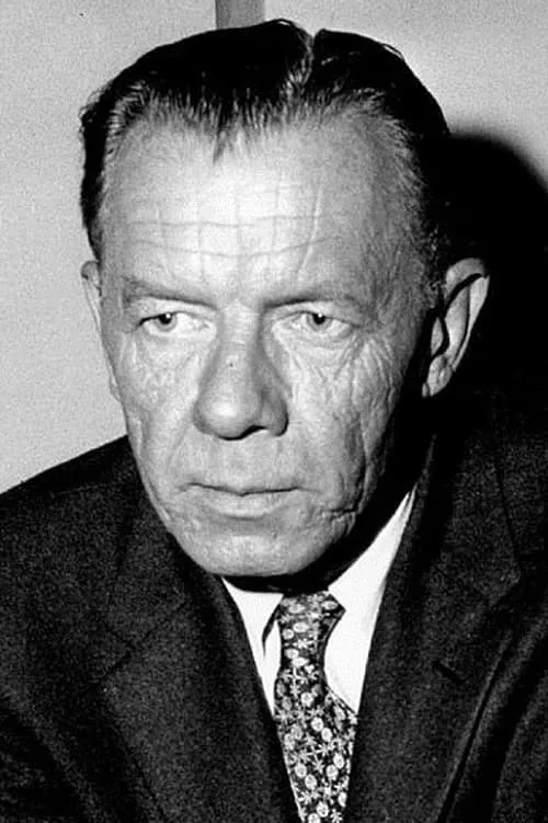 Gertrude Flynn ha trabajado con Russell Thorson en 2 ocasiones