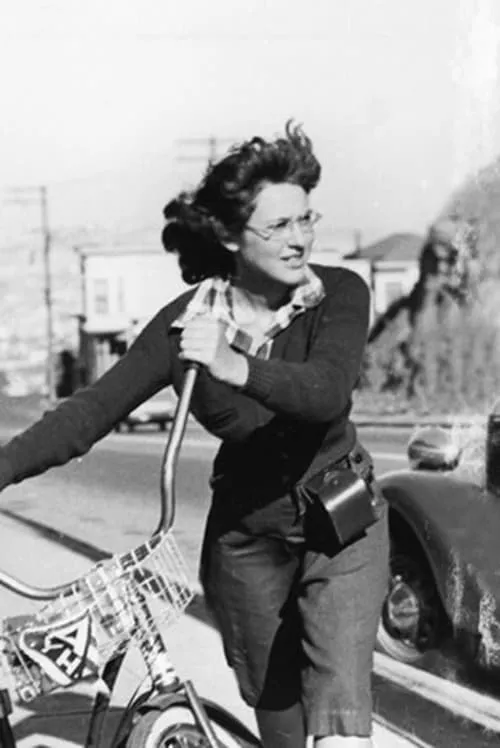 Winifred Cushing ha trabajado con Ruth Orkin en 1 ocasiones