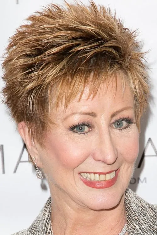 Ruth Williamson interpretando a Mrs. Baldridge