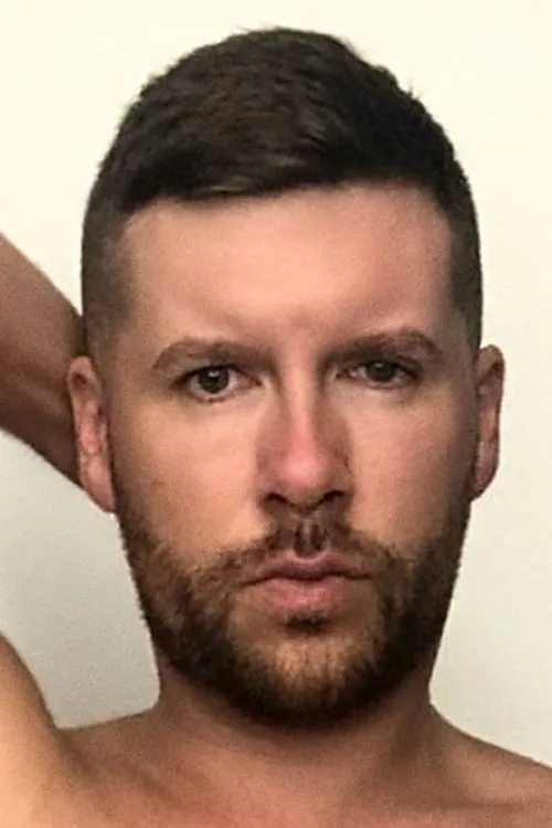 Ryan Anthony interpretando a 