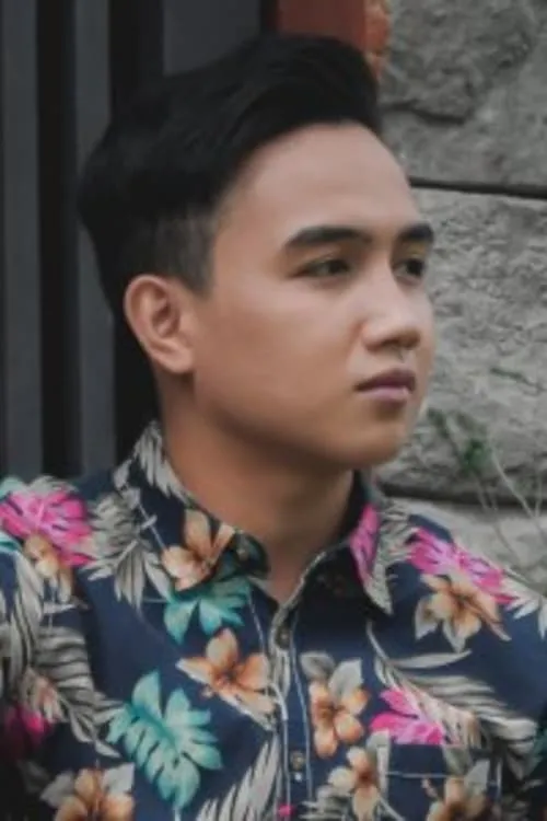 Ryan Espanol — personaje: Julius