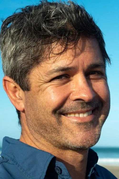 Ella Scott Lynch ha trabajado con Ryan Johnson en 2 ocasiones