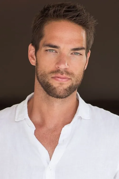 Ryan Windish interpretando a Connor