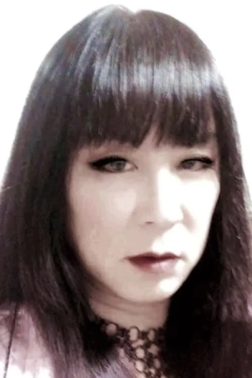 Ryka Aoki interpretando a 