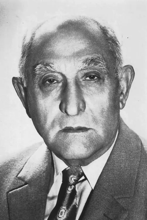 Rza Tahmasib interpretando a Aghasi khan