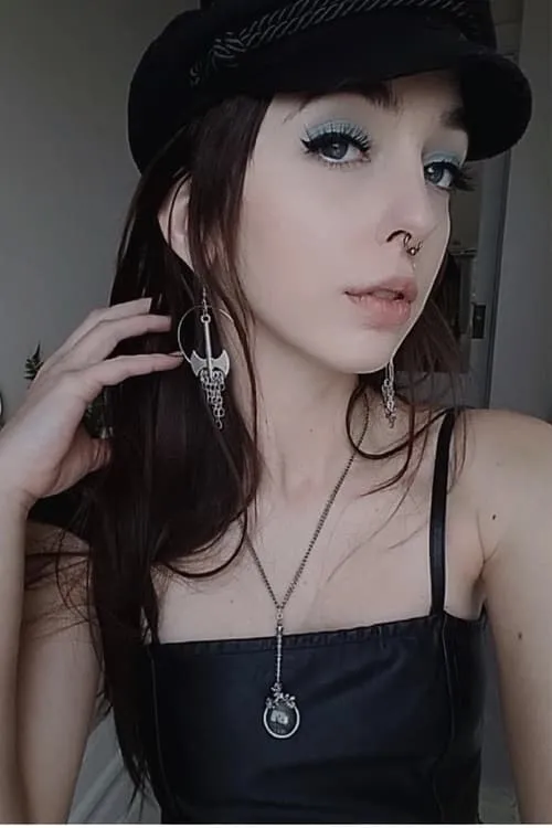 Sadie Mae Gutz interpretando a Emily