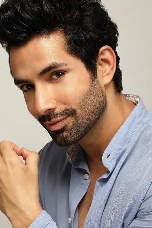 Sahil Shroff interpretando a Jay Nayar