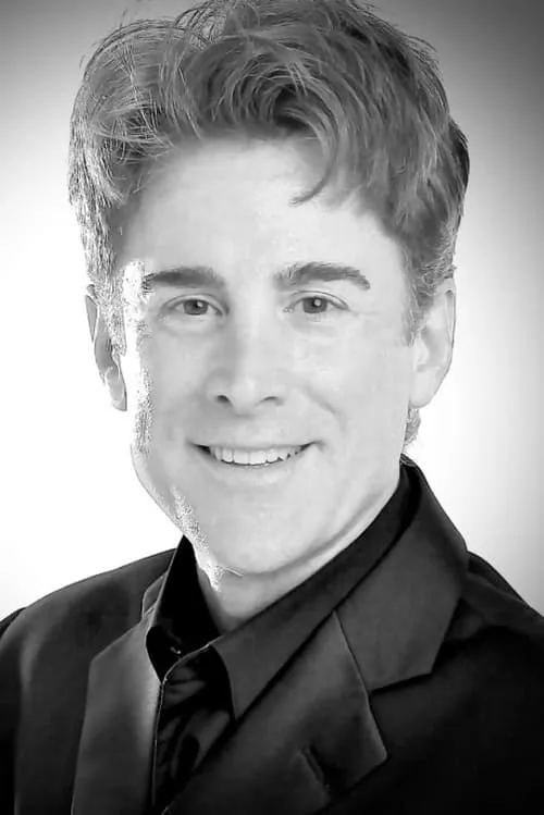 Sal Viviano interpretando a Michael Derrick