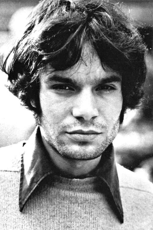 Salvatore Buono interpretando a