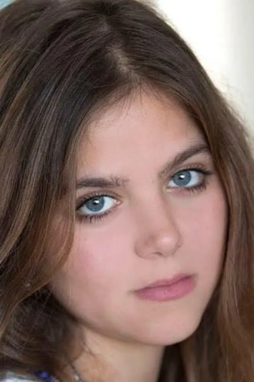 Sam Greep interpretando a Lauren