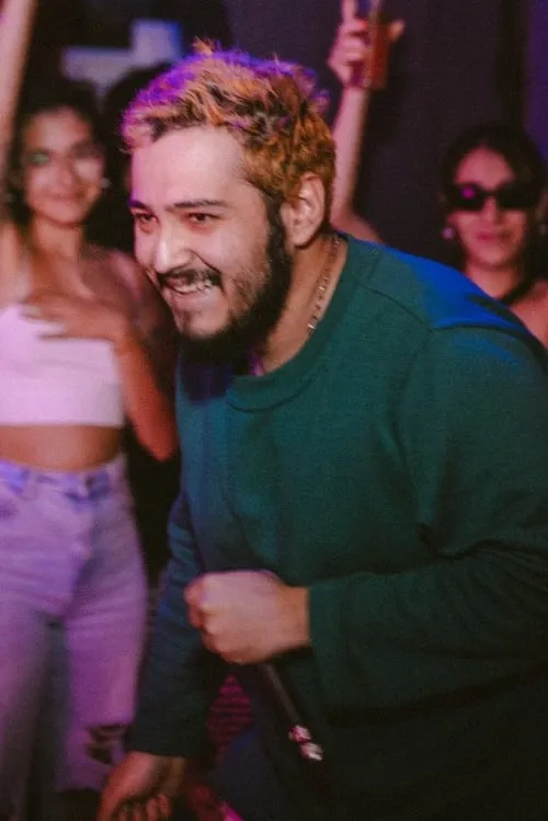 Álvaro Mora ha trabajado con Sam Romero en 1 ocasiones