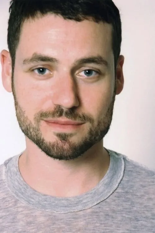 Sam Rosen interpretando a Casper