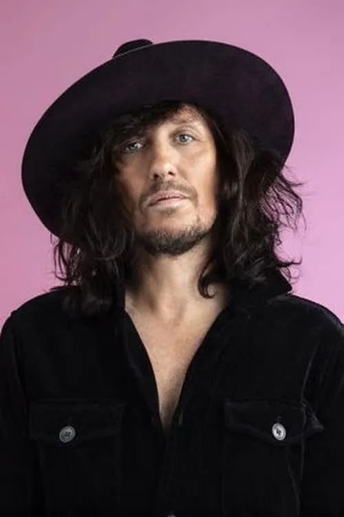 Sam Yaffa interpretando a Himself