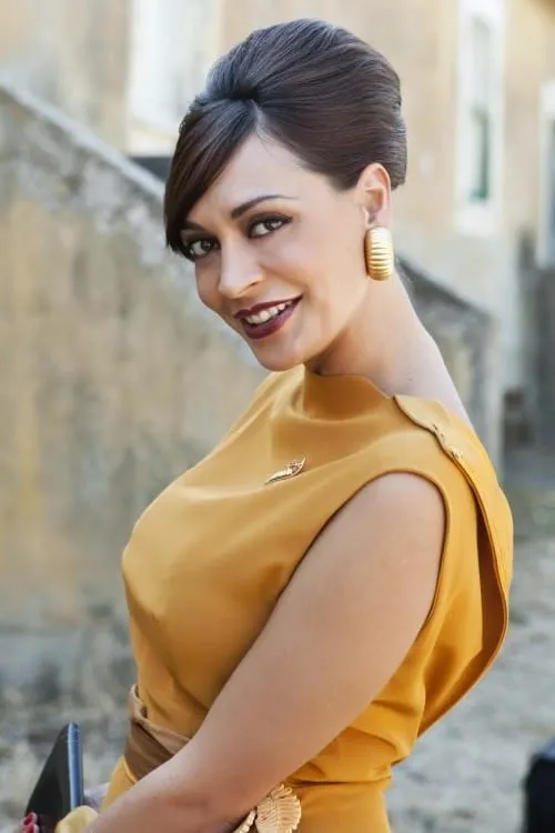 Samantha Michela Capitoni interpretando a Iris