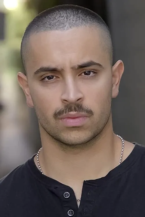 Robbie Amell ha trabajado con Sammy Azero en 2 ocasiones