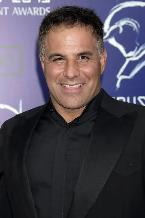 Nievecita Dubuque ha trabajado con Sammy Maloof en 1 ocasiones