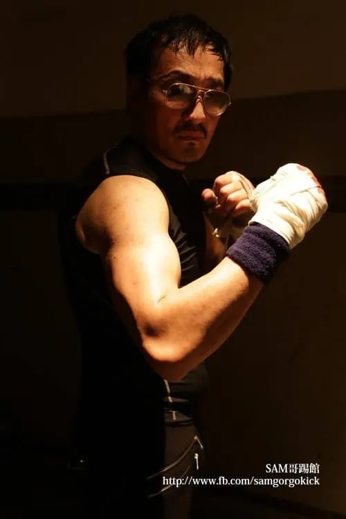 Samuel Leong interpretando a Cheung