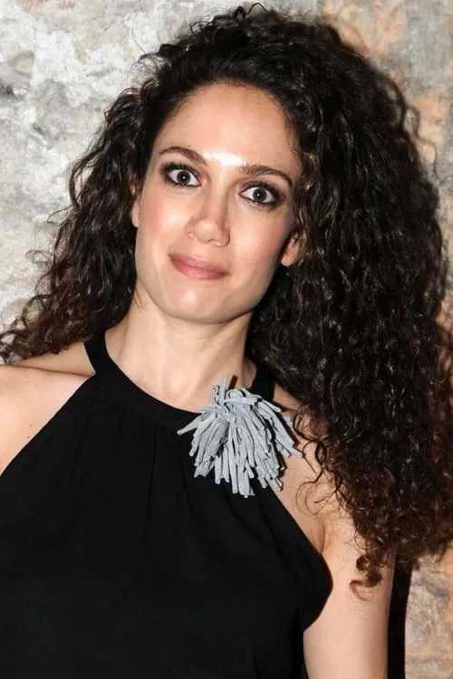 Samuela Sardo interpretando a Elvira Lo Presti