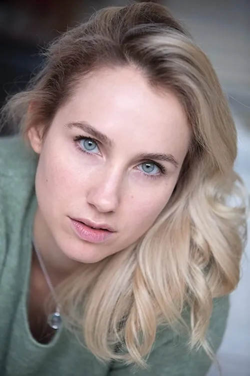 Sand Van Roy — personaje: Kira Howard