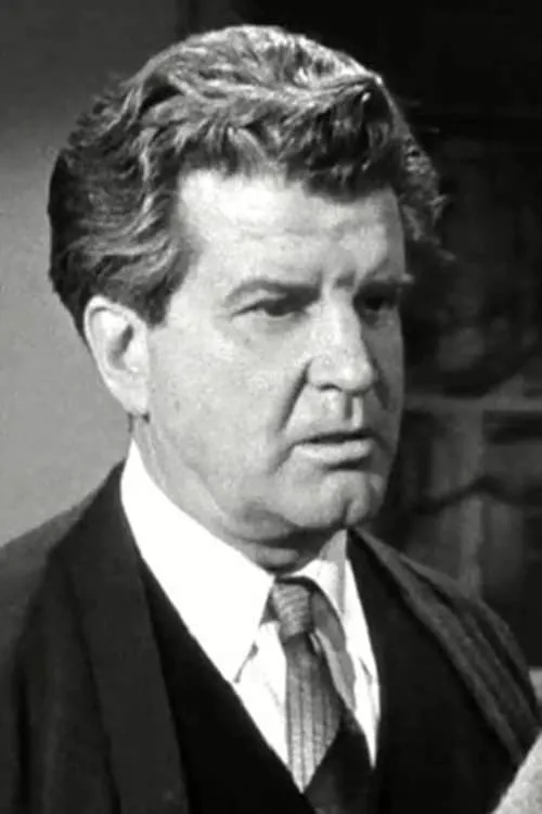 Sandro Giglio interpretando a Cable Car Conductor