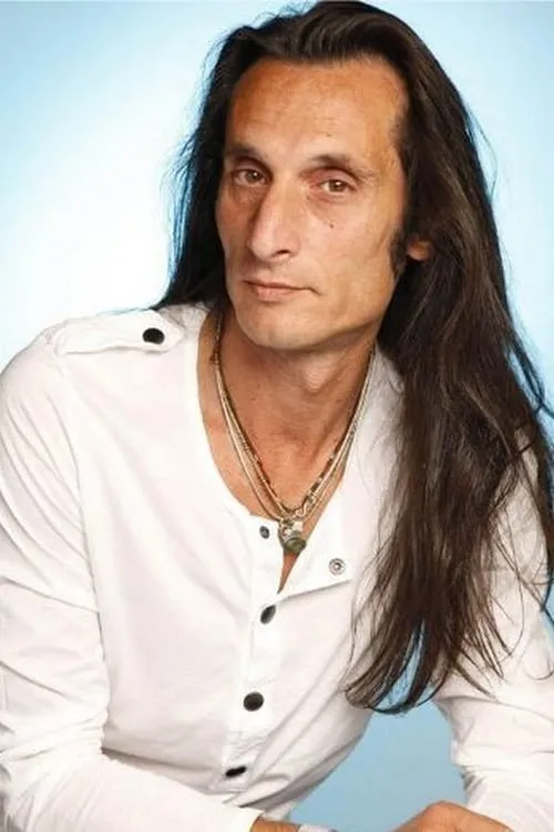 Sunil Shrestha ha trabajado con Santi Scinelli en 1 ocasiones