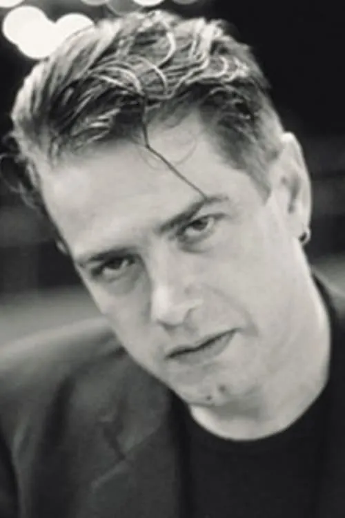 Santiago Auserón interpretando a