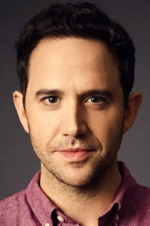 Santino Fontana interpretando a Santino Fontana