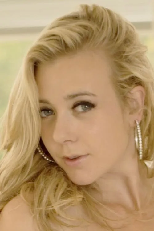 Sapphire Blue interpretando a