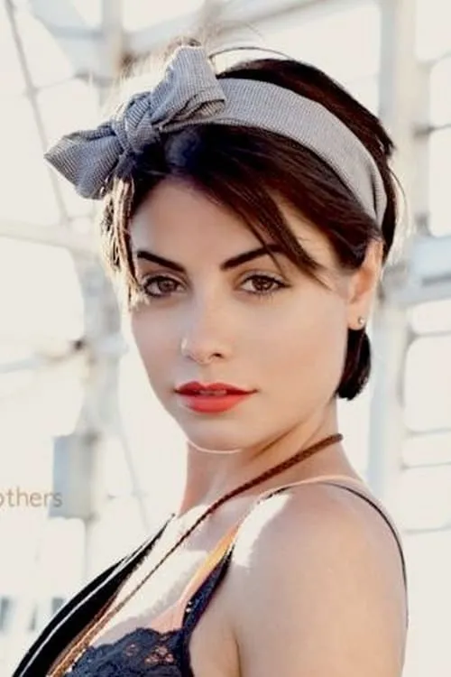 Tobias Hewitt ha trabajado con Sapphire Elia en 1 ocasiones