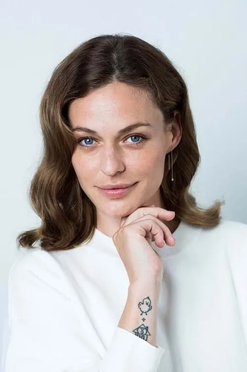 Sarah Grünewald — personaje: Mie