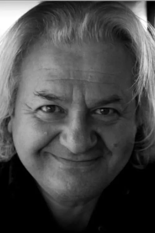 Aaron J. March ha trabajado con Sasha Diamandi en 1 ocasiones